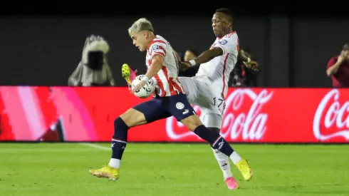 Empate y festival de palos en el primer partido de las eliminatorias.
