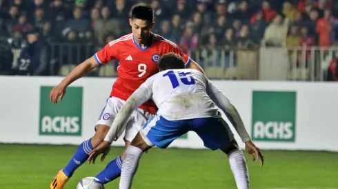 Aravena debutará será reemplazará a Alexis Sánchez en la delantera de la Roja.
