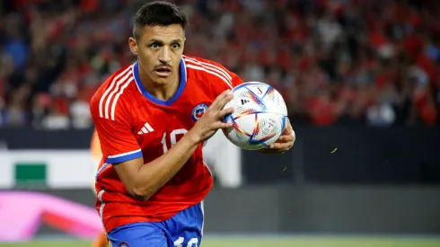 Alexis Sánchez no está con La Roja en Uruguay por lesión.
