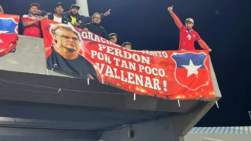 Sólo Bielsa se gana un lienzo cariñoso de los hinchas rivales.
