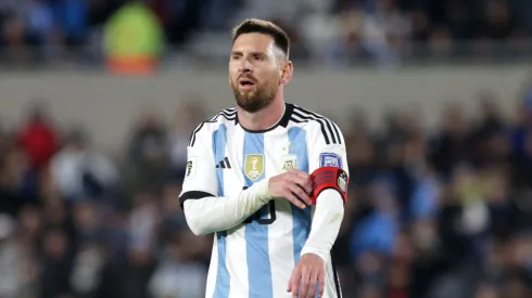 Lionel Messi salió tras el gol que le marcó a Ecuador y fue sometido a exámenes para ver si podrá estar ante Bolivia.

