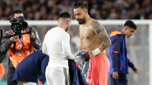 Hernán Galíndez se llevó la camiseta de Lionel Messi tras la caída de Ecuador en Argentina. 
