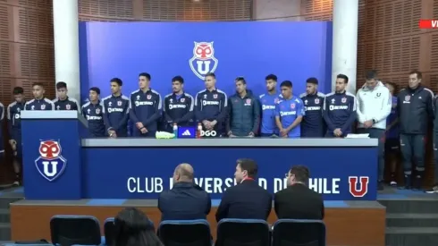 Los jugadores de la U en la sala de conferencias.
