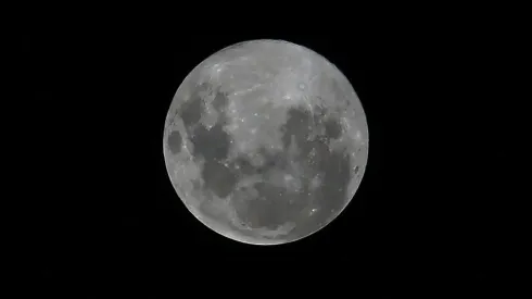 Así puedes sacarle una foto a la Luna con tu celular sin que salga borrosa.
