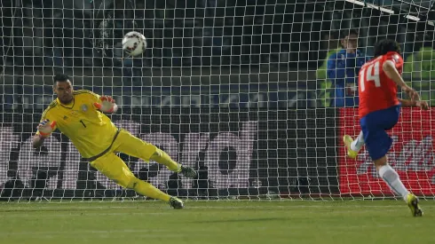 Matías Fernández y el penal más perfecto en la historia.
