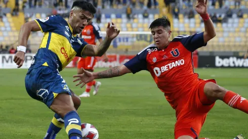 Marcelo Morales y Felipe Campos en un duelo que tendrá que esperar algún tiempo: la U vs. Everton. 
