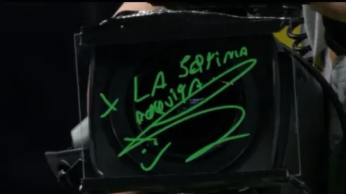 La firma del argentino en la cámara pidiendo por Boca Juniors.
