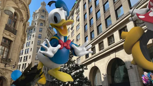 Los personajes de Disney se toman el Paris Parade 2023 por la celebración de los 100 años de The Walt Disney Company.
