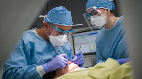 Conoce el sueldo promedio de un dentista.
