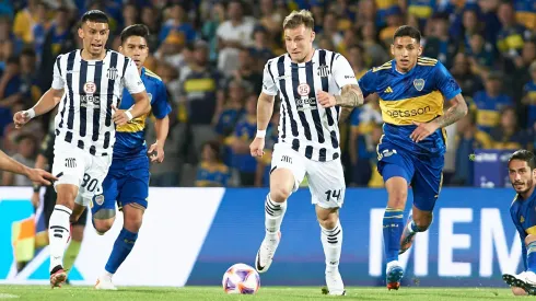 Bruno Barticciotto en acción ante Boca Juniors. 
