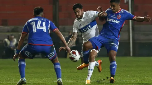 Universidad Católica y Universidad de Chile iniciarán la jornada sabatina de la fecha 27 del Campeonato Nacional.
