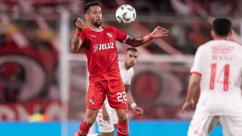 Mauricio Isla fue aplaudido por los hinchas del Rojo.
