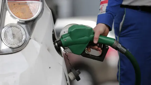 ¿Sube o baja la bencina? Este día cambian de precio los combustibles.
