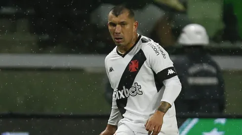 Medel absuelto, Pitbull libre contra Flamengo.
