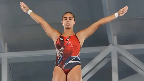 Mariana Osorio se lució en la piscina de Santiago 2023 con su traje de Spiderman.
