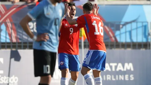 La Roja se impuso a Uruguay con golazo de Monito Aravena y clasifica por adelantado a semifinales de los Juegos Panamericanos.
