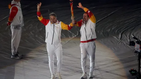 SANTIAGO, CHILE – OCT 20: Fernando Gonzalez (izq),  y Nicolas Massu (der), encienden la llama Panamericana durante la Ceremonia de inauguración de los Juegos Panamericanos Santiago 2023 en el Parque Estadio Nacional el 20 de octubre en Santiago, Chile. / Fernando Gonzalez (left) and Nicolas Massu (right) light the Pan American flame during the Opening Ceremony of the Santiago 2023 Pan American Games at the Parque Estadio Nacional on October 20 in Santiago, Chile. (Foto de Marcelo Hernandez/Santiago 2023 vía Photosport).
