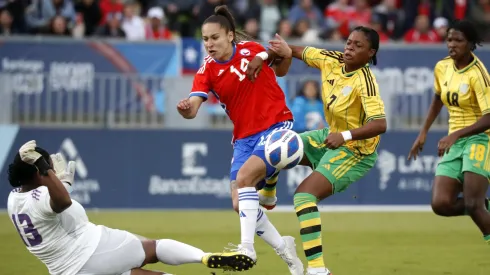 Franchesca Caniguán marcó un gol ante Jamaica en Santiago 2023.
