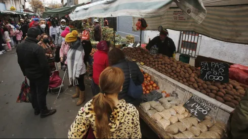 Feria libre ubicada en calle Aldunate y Coquimbo en la comuna de Santiago.
