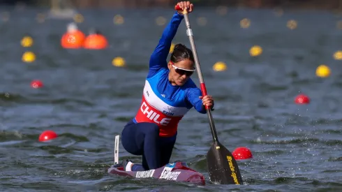 María José Maillard escribe su nombre en el medallero de Santiago 2023.
