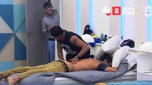 Seba y Pancho son pillados en coqueto masaje por Gran Hermano
