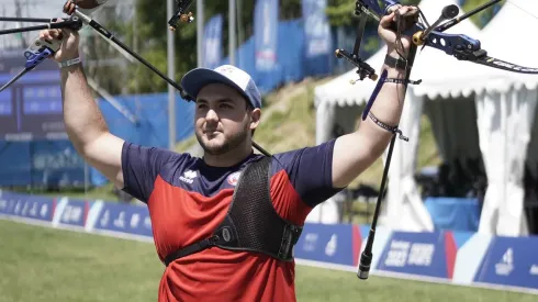 Ricardo Soto avanza a semifinales del tiro con arco en Santiago 2023.
