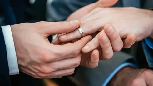 El Bono Bodas de Plata es entregado por las cajas de compensación en Chile.
