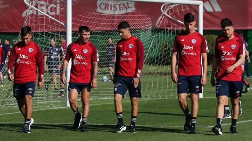 Gary Medel junto a parte de La Roja Panamericana en Juan Pinto Durán.
