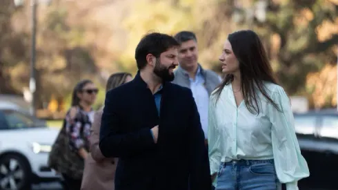 "Separamos nuestros caminos": Gabriel Boric confirma quiebre con su Irina Karamanos.
