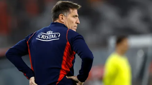 Eduardo Berizzo compromete su estancia en La Roja tras empate con Paraguay.
