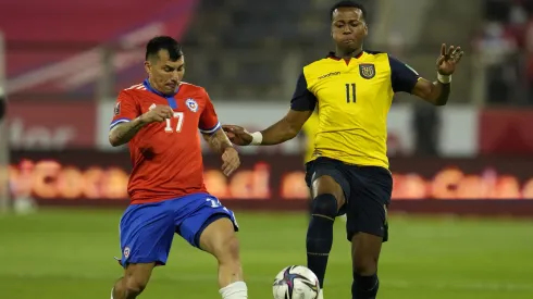 Chile y Ecuador chocan en un partido donde se juegan más que tres puntos.
