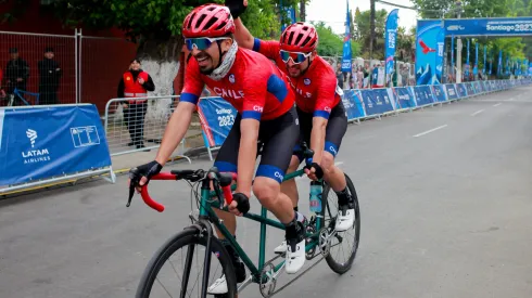 Matías Mansilla logra, junto a su hermano Marcelo, la 50° medalla para Chile.
