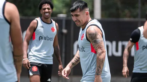 Gary Medel buscará mantener a Vasco Da Gama en Primera.
