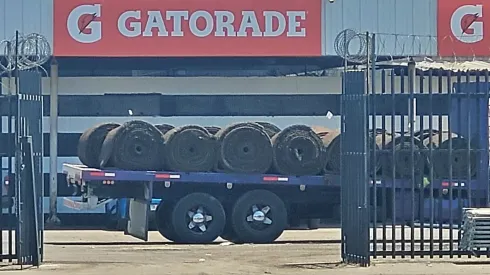 Ya se trabaja en salvar la cancha del Estadio Monumenta.
