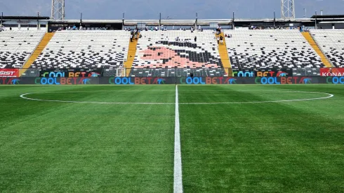 ¿Aguantará? Pese a buen lejos, la cancha del Monumental muestra preocupante estado en sus áreas
