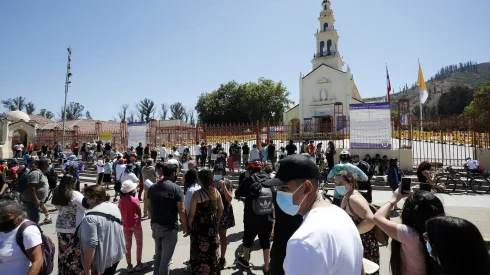 Cientos de peregrinos visitan el cerrado santuario de Lo Vásquez (8 de diciembre de 2021) 
