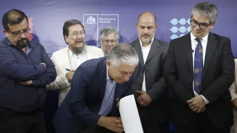 El acuerdo alcanzado por el Gobierno fue firmado por más de 16 organizaciones gremiales.
