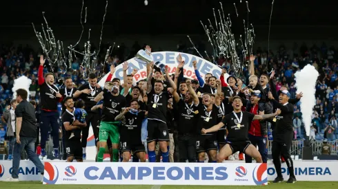 Huachipato logra la épica y es campeón del fútbol chileno.
