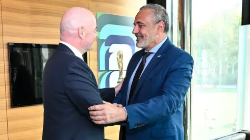 El presidente del fútbol en Chile asume la confianza de FIFA.
