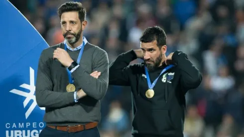 El uruguayo fue ofrecido a Colo Colo con su cuerpo técnico.
