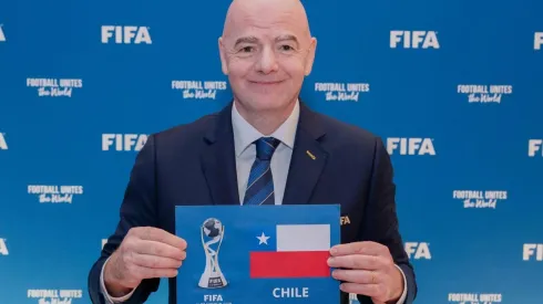 Infantino abrió el sobre con el nombre de Chile
