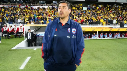 Nicolás Córdova en el duelo que Chile jugó ante Ecuador en el estadio Rodrigo Paz Delgado de Quito. 
