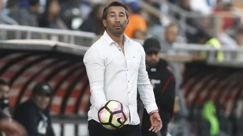 Rodrigo Pérez golpea la mesa con sus ex compañeros de profesión.
