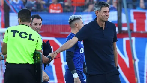 El staff técnico de Mauricio Pellegrino sufrió una baja tras la salida de la U. de Chile. 
