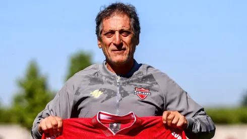 Mario Salas es el nuevo técnico de Ñublense para 2024.
