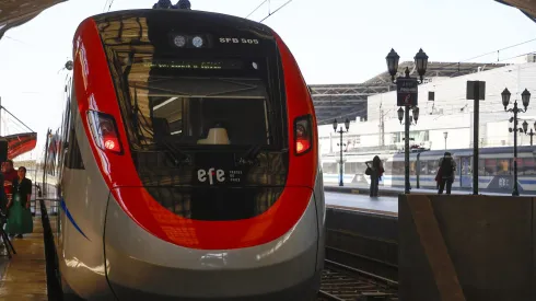 Santiago, 4 de enero de 2024<br />
Celebrando su aniversario 140, la Empresa de los Ferrocarriles del Estado lanza al publico la venta de boletos para los nuevos trenes bimodales de larga distancia. Dragomir Yankovic/Aton Chile
