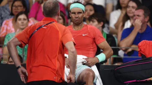 Rafael Nadal volvió al tenis tras un año fuera, en el ATP 250 de Brisbane, y sufrió una nueva lesión.

