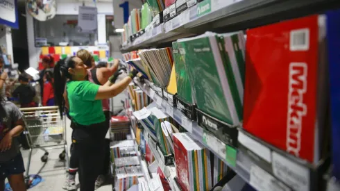 Todos los años se entrega un set de útiles escolares a los estudiantes que cumplan con los requisitos.
