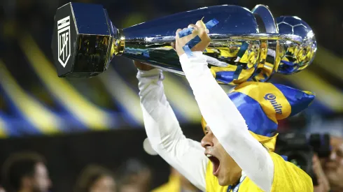 Diego González festeja uno de los títulos que ganó en el plantel de Boca Juniors. 
