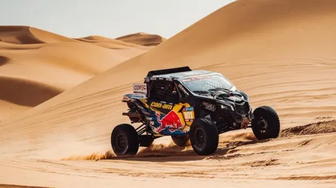 Francisco López no se baja del podio en el Rally Dakar 2024.
